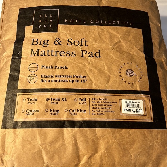 ELLA JAYNE HOME
Big & Soft Mattress Pad.
Twin XL - Picture 3 of 4